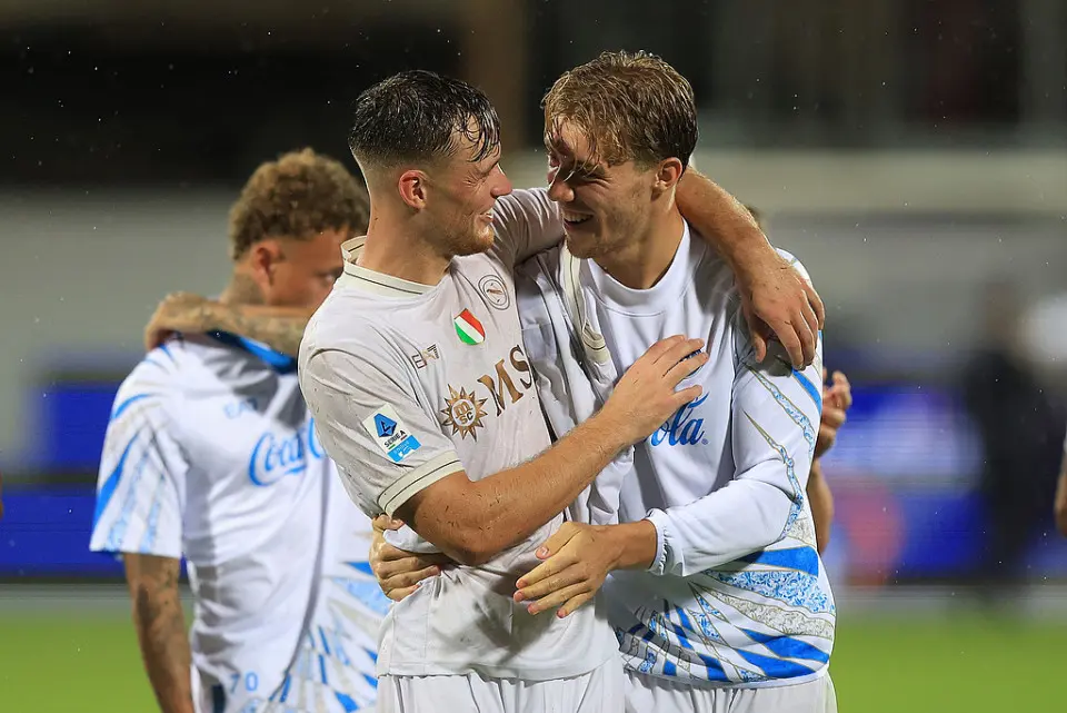 局顺利, 连胜领跑意 局顺利, 连胜领跑意