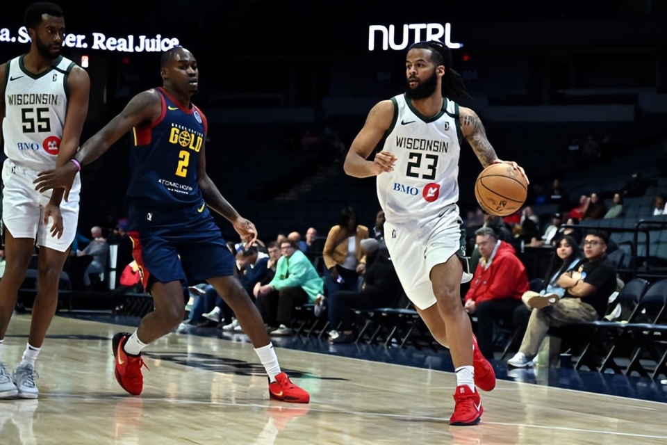 月从球员池 月从球员池